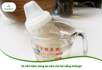 Có nên hâm nóng lại sữa cho bé uống không?