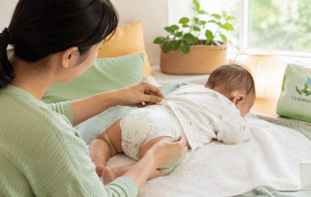 Tã Dán Và Tã Quần Khác Nhau Thế Nào? Cách Chọn Theo Giai Đoạn Vận Động | DHAMAX