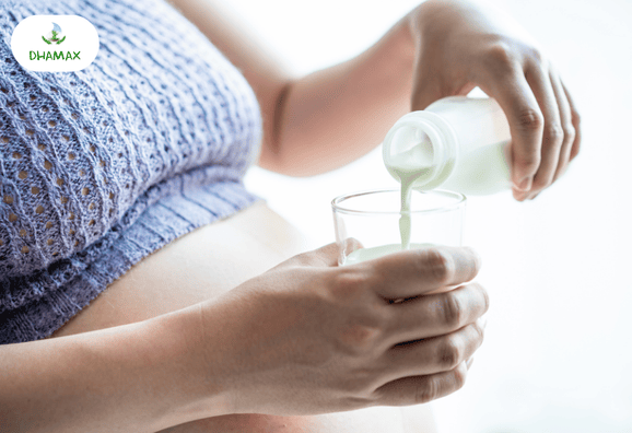Bà bầu uống sữa tươi thay sữa bầu được không