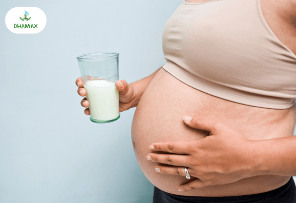 Bà bầu uống sữa tươi thay sữa bầu được không