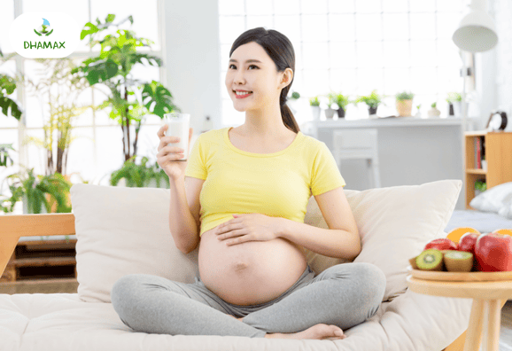 Bà bầu uống sữa tươi thay sữa bầu được không