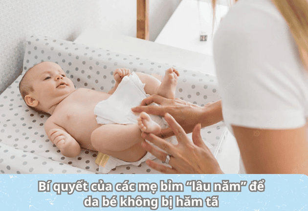 Da bé bị hăm tã có nên dùng phấn rôm? Giải đáp từ chuyên gia da liễu nhi
