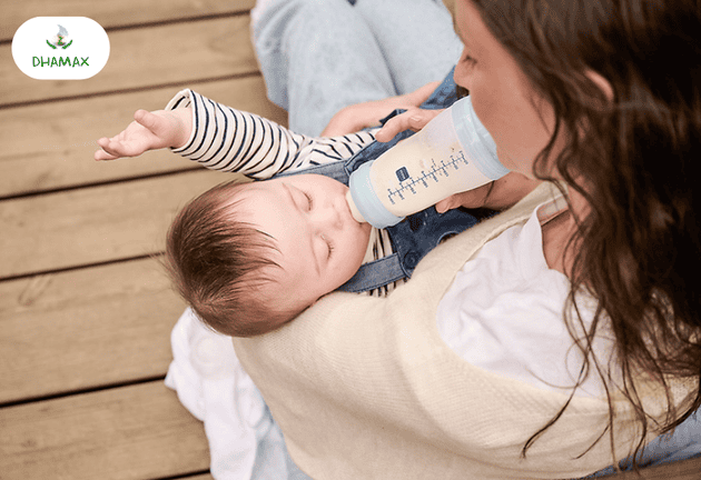 Lưu ý khi trẻ sơ sinh bú bình mẹ nên biết