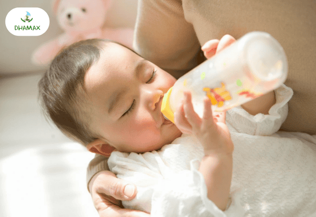 Lưu ý khi trẻ sơ sinh bú bình mẹ nên biết