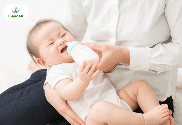 Lưu ý khi trẻ sơ sinh bú bình mẹ nên biết