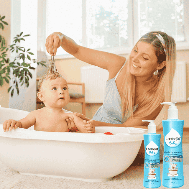 Sữa tắm Lactacyd trị rôm sảy cho bé
