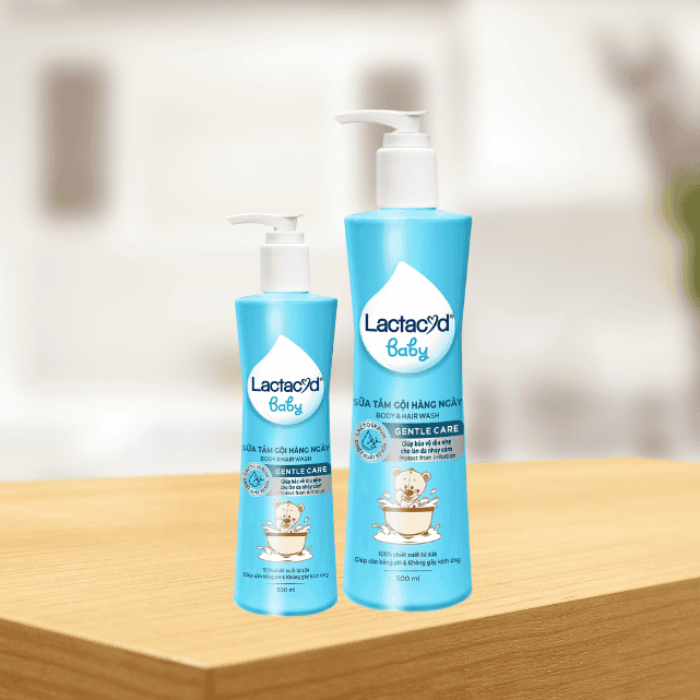 Sữa tắm Lactacyd trị rôm sảy cho bé