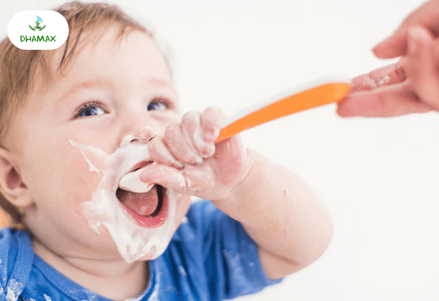 Trẻ ăn dặm đi ngoài nhiều lần 