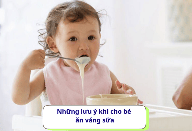Trẻ ăn dặm có nên ăn váng sữa không