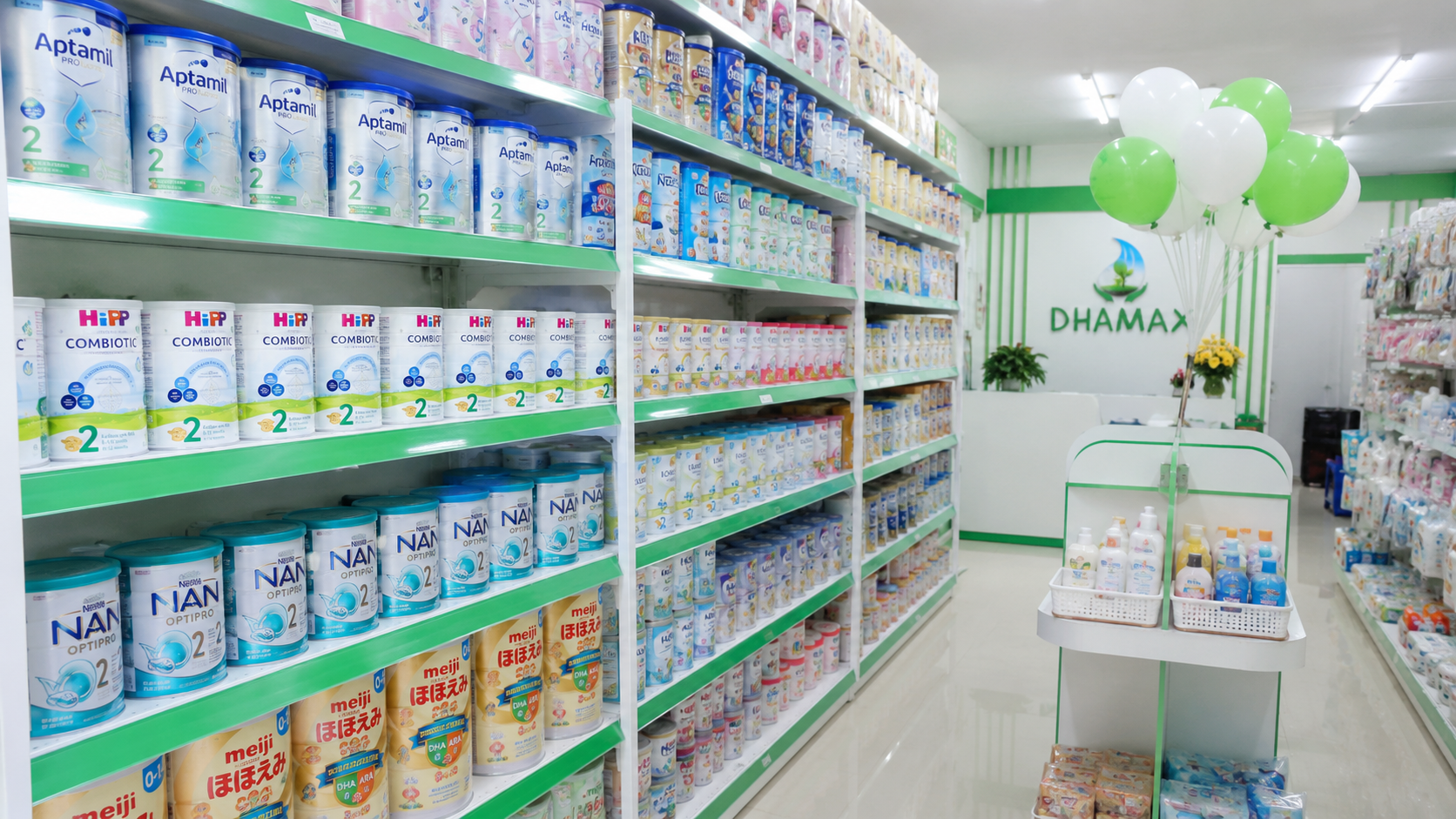Không gian trưng bày sữa tăng chiều cao cho bé tại hệ thống siêu thị sữa DHAMAX TP.HCM
