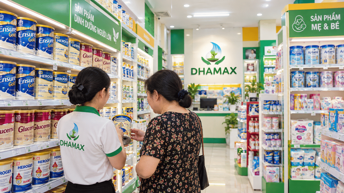 Không gian cửa hàng DHAMAX với kệ sữa dinh dưỡng dành cho người lớn